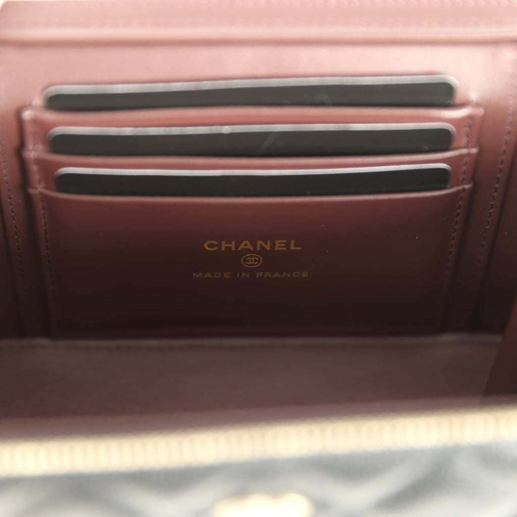 Small Classic Vanity Case Black Shiny Caviar Light Gold Hardware