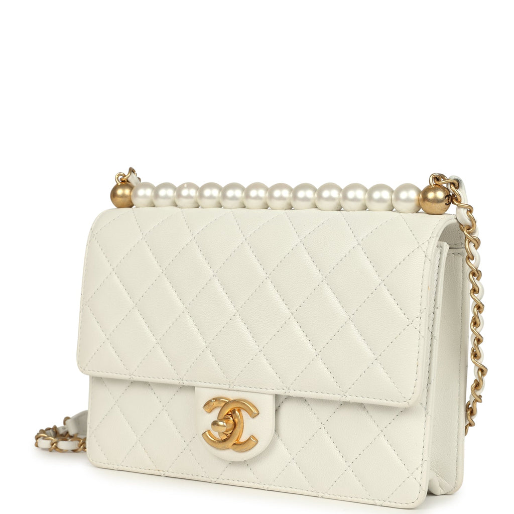 Preowned Small Chic Pearls Flap Bag White Calfskin Antique Gold Hardware