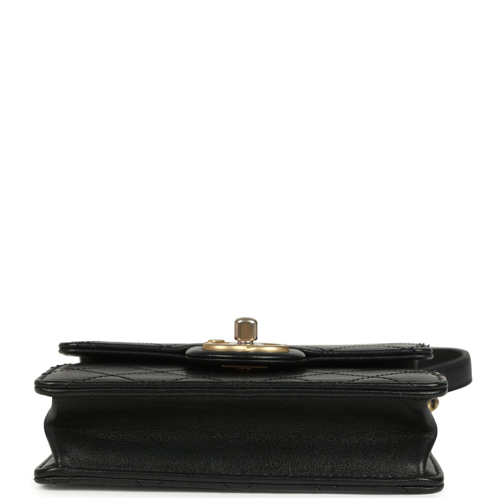 Chic Pearls Flap Bag Black Calfskin Brushed Gold Hardware