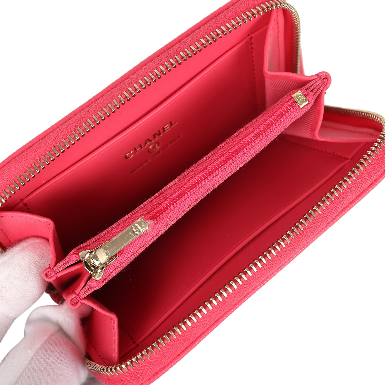 CC Zipped Wallet Fuchsia Shiny Caviar Light Gold Hardware