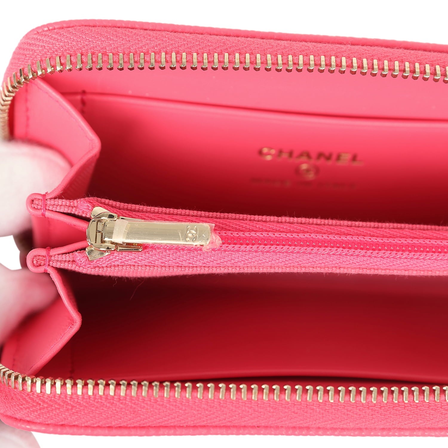CC Zipped Wallet Fuchsia Shiny Caviar Light Gold Hardware