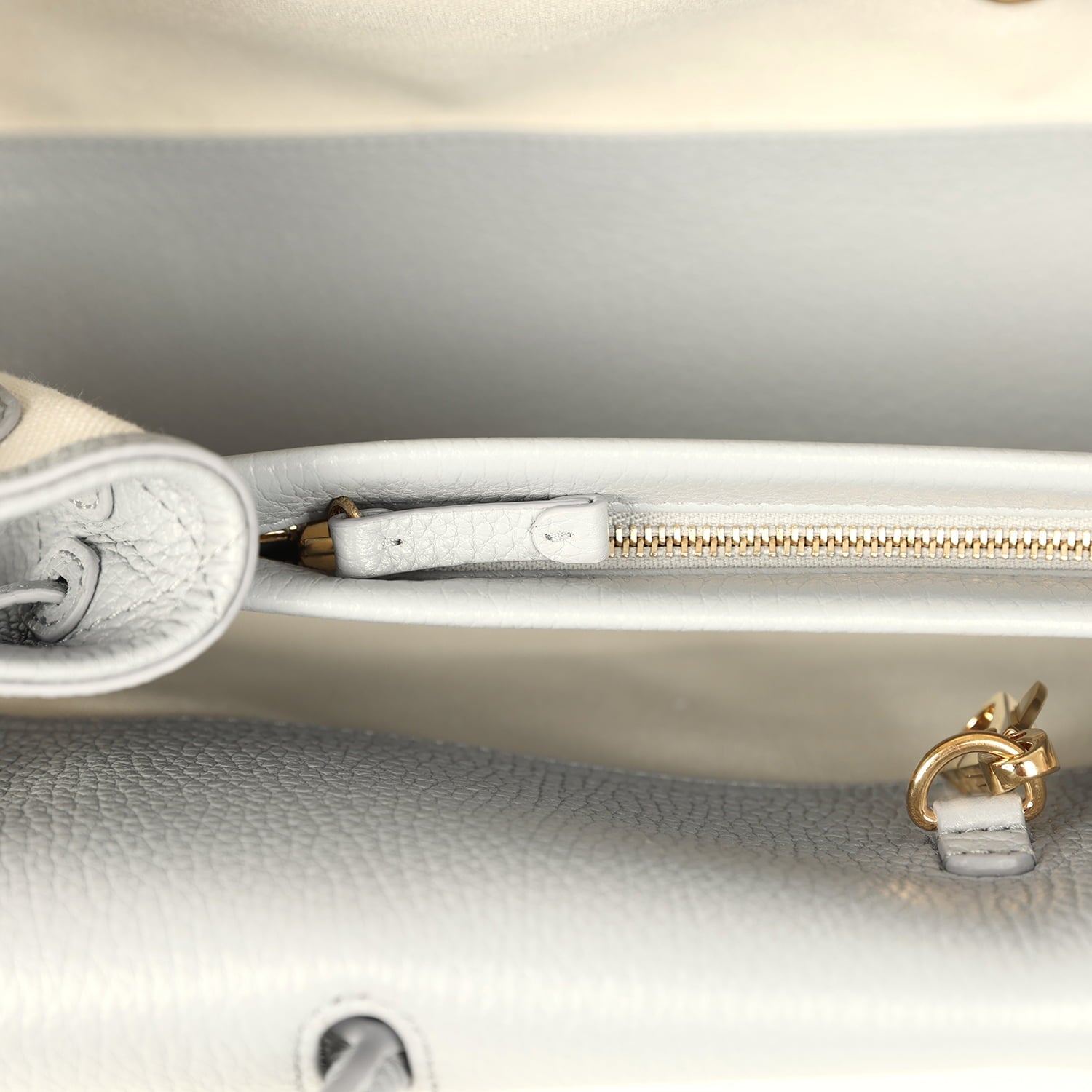 Small "Urban Essential" East West Shopping Tote Light Grey Caviar Gold Hardware